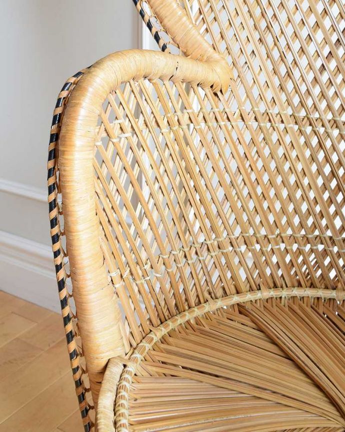 1Pソファ(ラウンジチェア) アンティーク チェア 置くだけで絵になるお洒落なアンティークのピーコックチェア。凝ったフォルムデザイン性が高いピーコックチェア。(x-492-c)