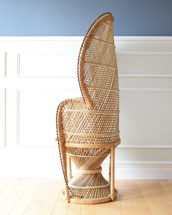 1Pソファ(ラウンジチェア) アンティーク チェア 置くだけで絵になるお洒落なアンティークのピーコックチェア。横から見ると・・・こんな感じです。(x-492-c)