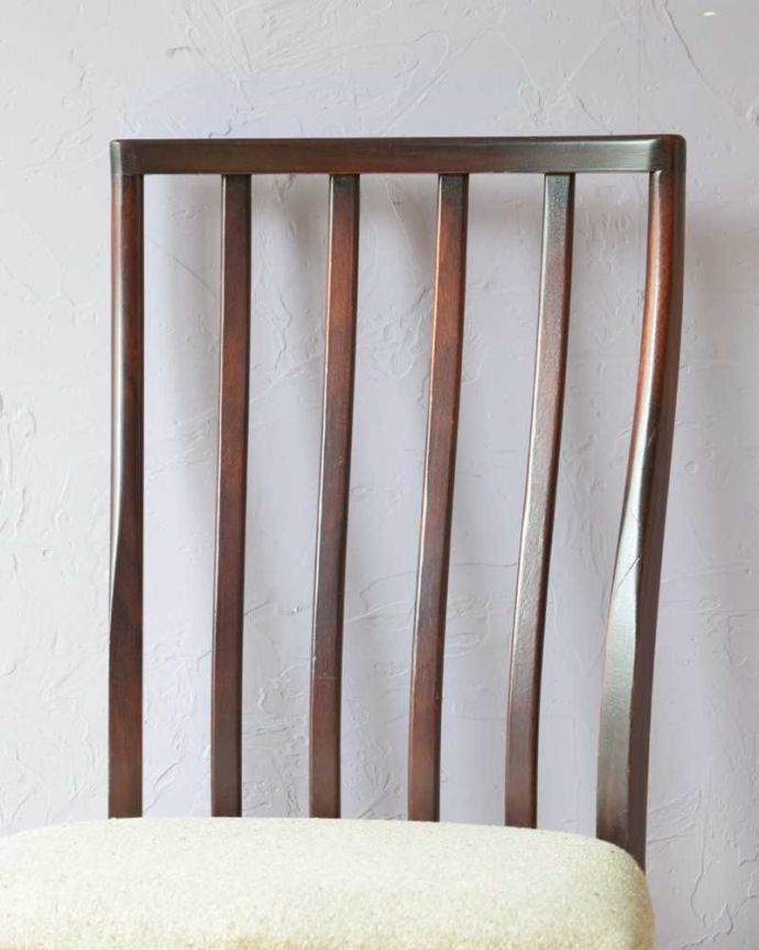 ダイニングチェア アンティーク チェア イギリスで見つけたバイバックのヴィンテージチェア (マッキントッシュ)。後からキュッと支えてくれる背もたれシンプルでスッキリとまとめられたヴィンテージチェア。(x-494-c)