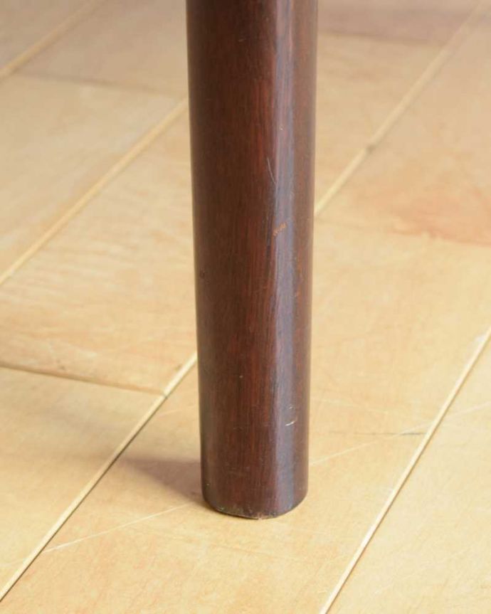 アンティークチェアの脚