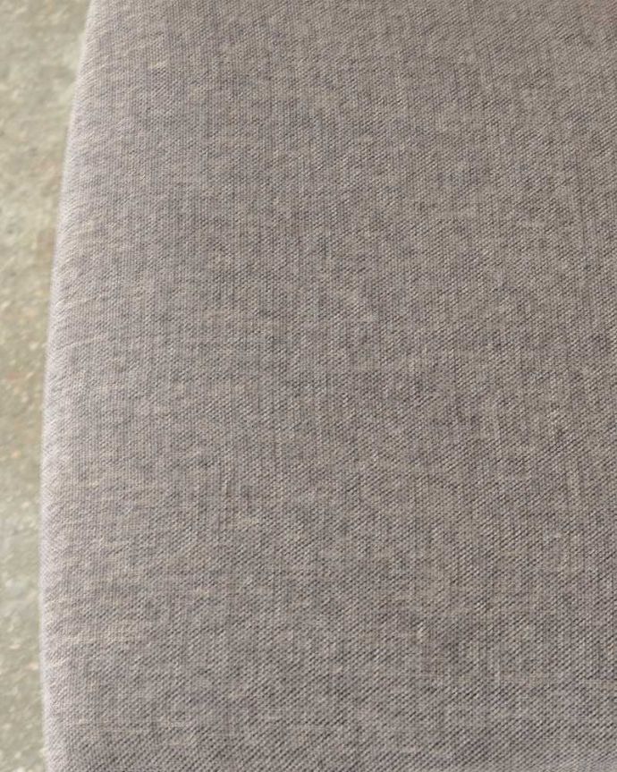 ダイニングチェア アンティーク チェア イギリスで見つけたマッキントッシュのダイニングチェア、木製フレームのヴィンテージチェア。新しいものに張り替えていますシンプルなデザインを活かせるよう考えて座面の生地を選びました。(x-495-c)