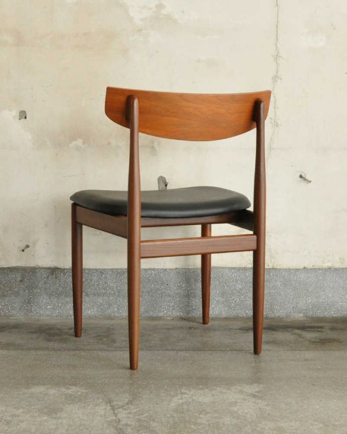 G-PLAN(Gプラン) アンティーク チェア カッコイイ北欧のヴィンテージ椅子、G-planダニッシュのチェア(danish)。後ろ姿にも自信があります新品ではないので経年変化によるキズはありますが、専門の職人が目立たないようキレイにお直しをしているので、後姿までキレイです。(x-496-c)