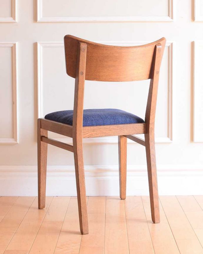 G-PLAN(Gプラン) アンティーク チェア 特別にめずらしいG-PLANの椅子、北欧スタイルのヴィンテージダイニングチェア。後ろ姿にも自信があります新品ではないので経年変化によるキズはありますが、専門の職人が目立たないようキレイにお直しをしているので、後姿までキレイです。(x-497-c)