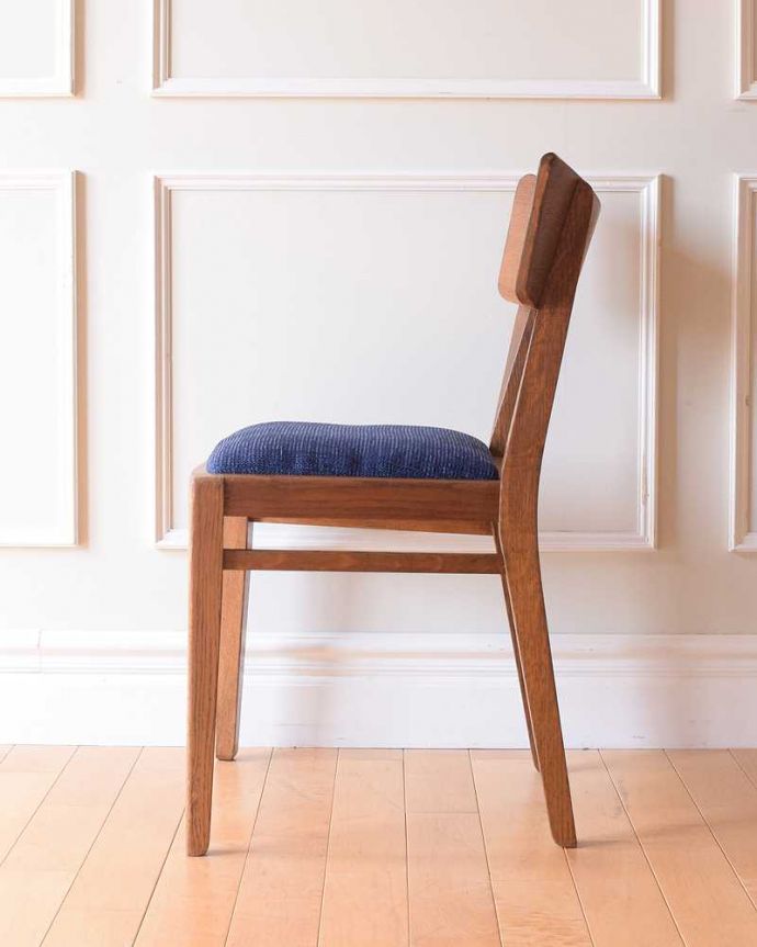 G-PLAN(Gプラン) アンティーク チェア 特別にめずらしいG-PLANの椅子、北欧スタイルのヴィンテージダイニングチェア。横から見てもスッキリとカッコイイヴィンテージチェアは、もちろん新品ではないので経年変化によるキズはありますが、キレイに修復したので安心して座って下さい。(x-497-c)