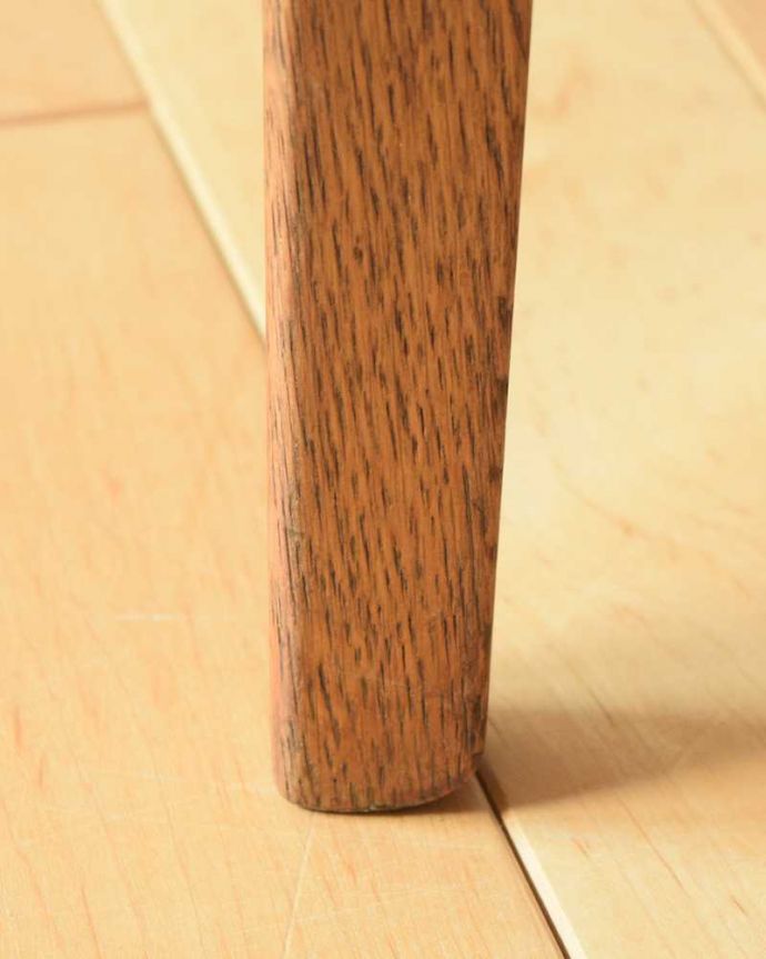 アンティークチェアの脚