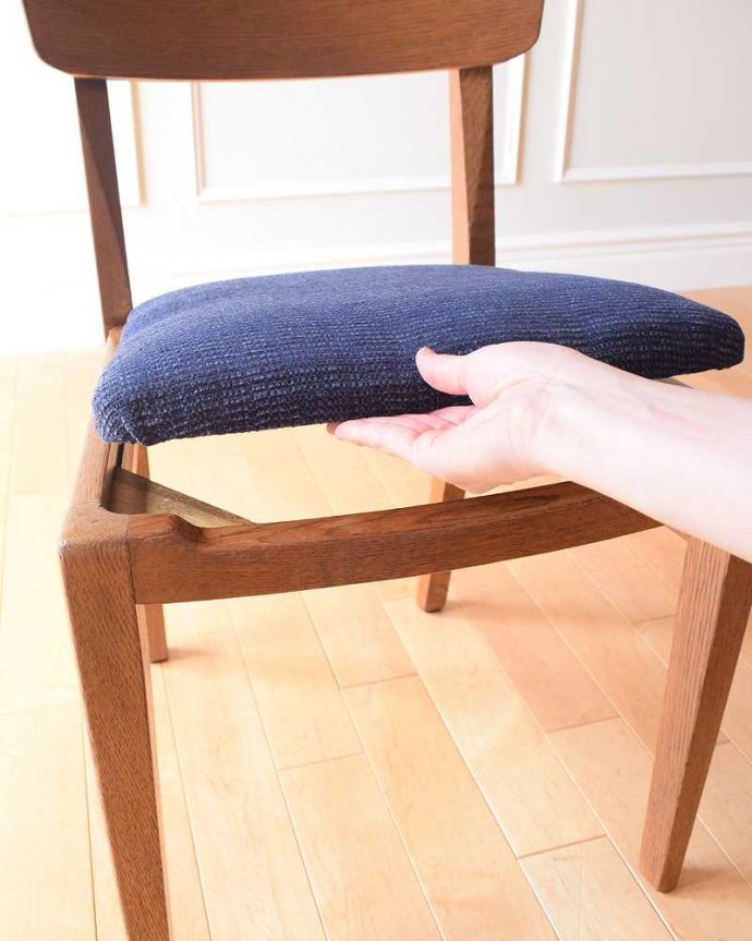 G-PLAN(Gプラン) アンティーク チェア 特別にめずらしいG-PLANの椅子、北欧スタイルのヴィンテージダイニングチェア。取り外しできる座面座面の取り外しが簡単に出来るようになっています。(x-497-c)