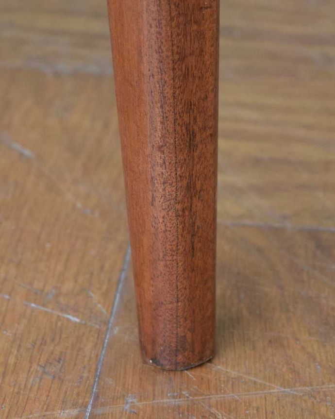 ダイニングチェア　アンティーク チェア　英国のビンテージチェア、マッキントッシュ (Mcintosh社)の椅子。床を滑らせて移動出来ますHandleではアンティークチェアの脚の裏にフェルトキーパーをお付けしています。(x-498-c)