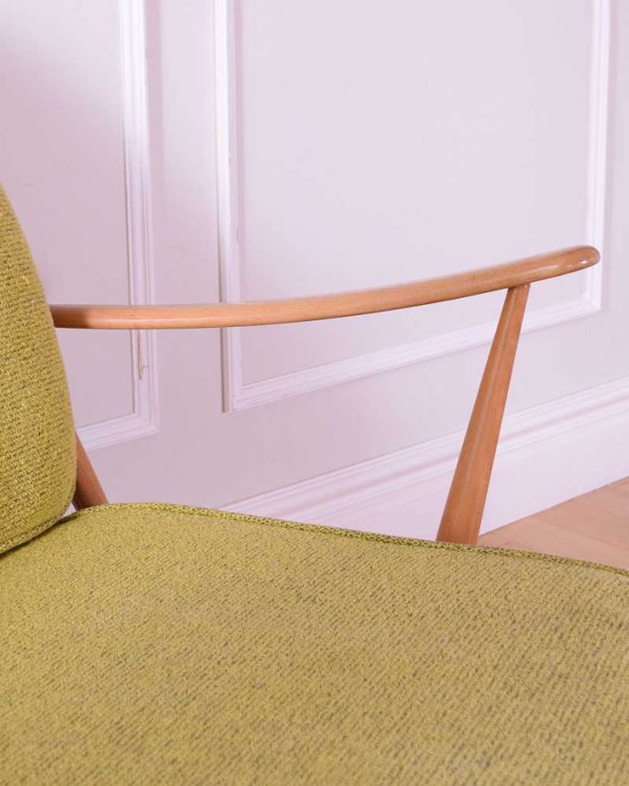 アーコールの家具　アンティーク チェア　北欧スタイルのカッコいいデザインが魅力、アーコールの２人掛けソファ。さらにリラックスできるアーム付きアーム付きチェアは、自分だけの時間をリラックスさせてくれる最強アイテム。(x-499-c)