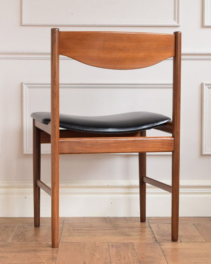 G-PLAN(Gプラン)　アンティーク チェア　ダニッシュチェアー G-plan danish Jpanel back chair。後ろ姿にも自信があります新品ではないので経年変化によるキズはありますが、専門の職人が目立たないようキレイにお直しをしているので、後姿までキレイです。(x-503-c)