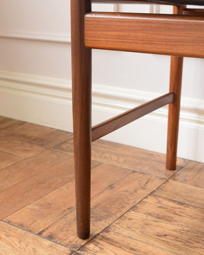 アンティークチェアの脚