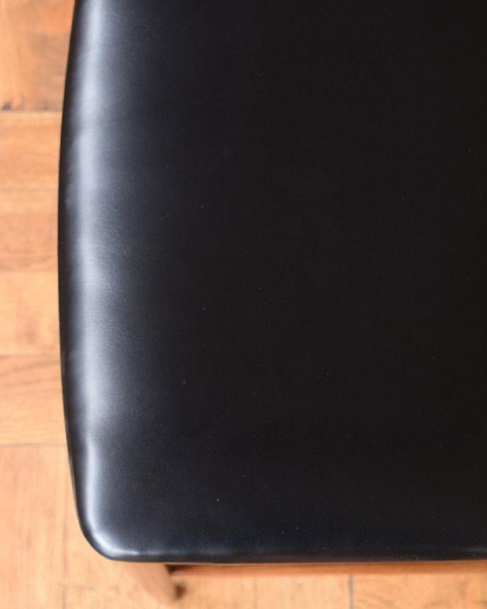 G-PLAN(Gプラン)　アンティーク チェア　ダニッシュチェアー G-plan danish Jpanel back chair。新しいものに張り替えていますシンプルなデザインを活かせるよう考えて座面の生地を選びました。(x-503-c)