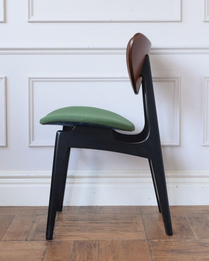 G-PLAN(Gプラン) アンティーク チェア G-planのダイニングチェア、 tola&blackのビンテージチェア。横から見てもスッキリとカッコイイヴィンテージチェアは、もちろん新品ではないので経年変化によるキズはありますが、キレイに修復したので安心して座って下さい。(x-504-c)