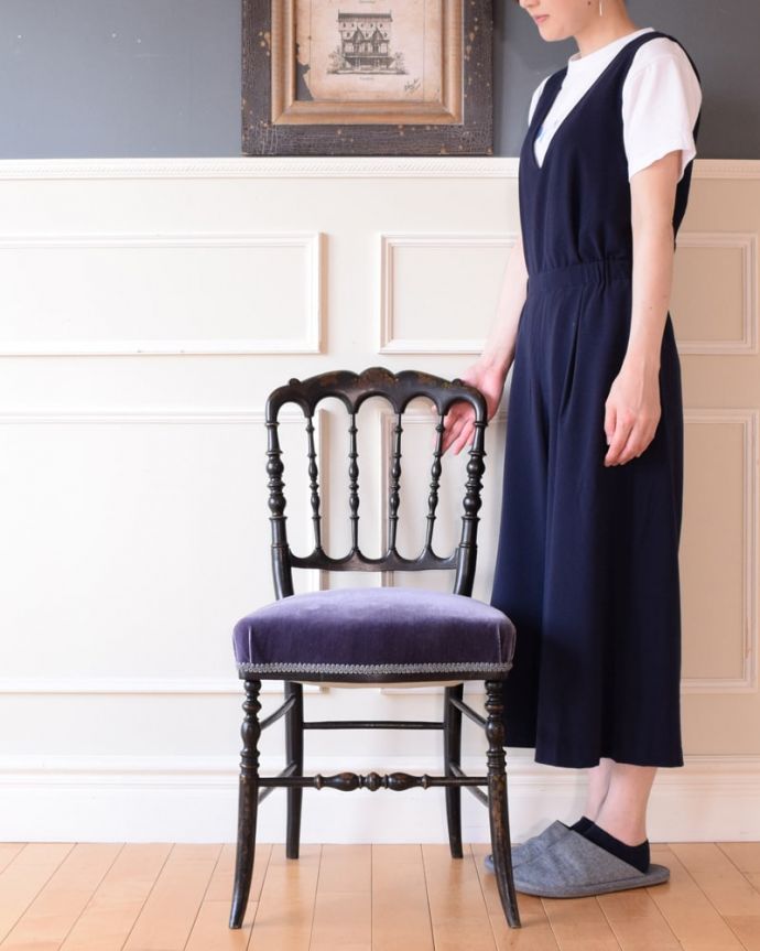 サロンチェア　アンティーク チェア　ナポレオンチェアー napoleon trois chair。座るためだけじゃなく見て楽しむ椅子上質な雰囲気が漂うアンティークのサロンチェアは、座るためだけの椅子ではありません。(x-505-c)