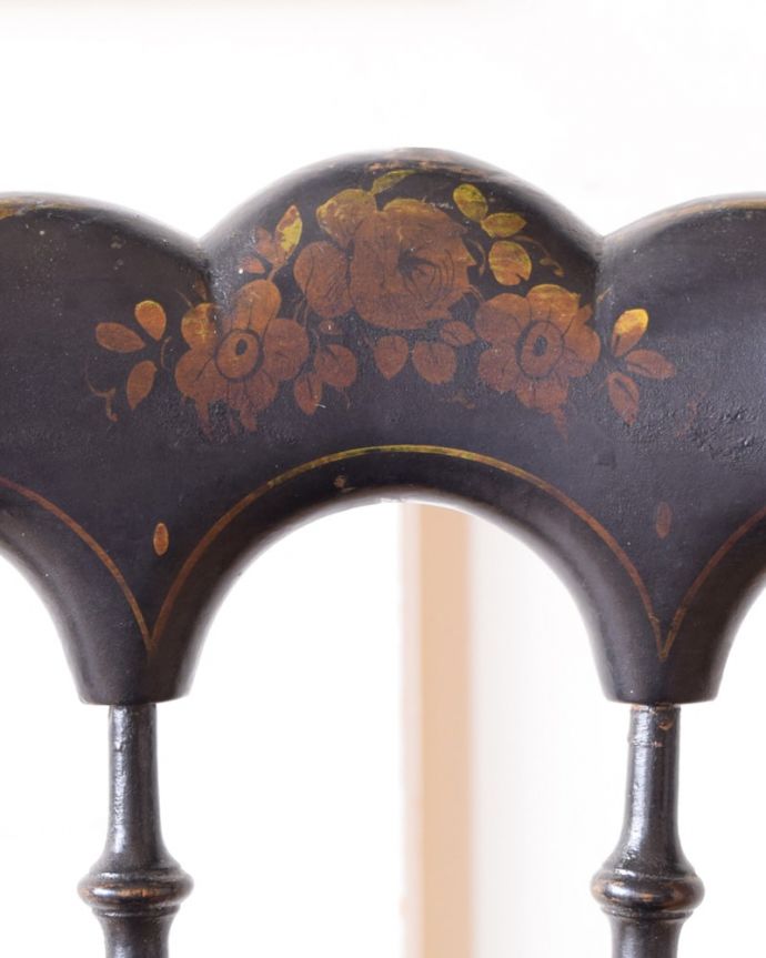 サロンチェア　アンティーク チェア　ナポレオンチェアー napoleon trois chair。うっとりするほど細かい細工まだ機械の発達していない時代に、手作業で作られた細かい細工。(x-505-c)