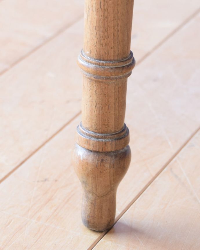 アンティークチェアの脚