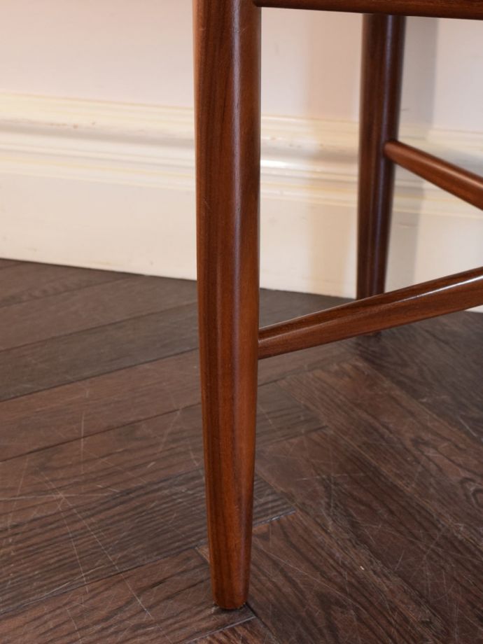 G-PLANの椅子の足