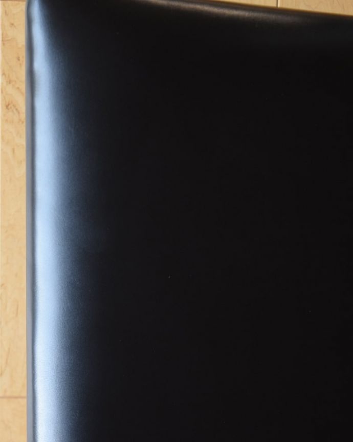 ダイニングチェア アンティークチェア・椅子 ダイニングチェア いつでも貼り替え出来ますシンプルなデザインを活かせるよう考えて座面の生地を選びました。(x-509-c)