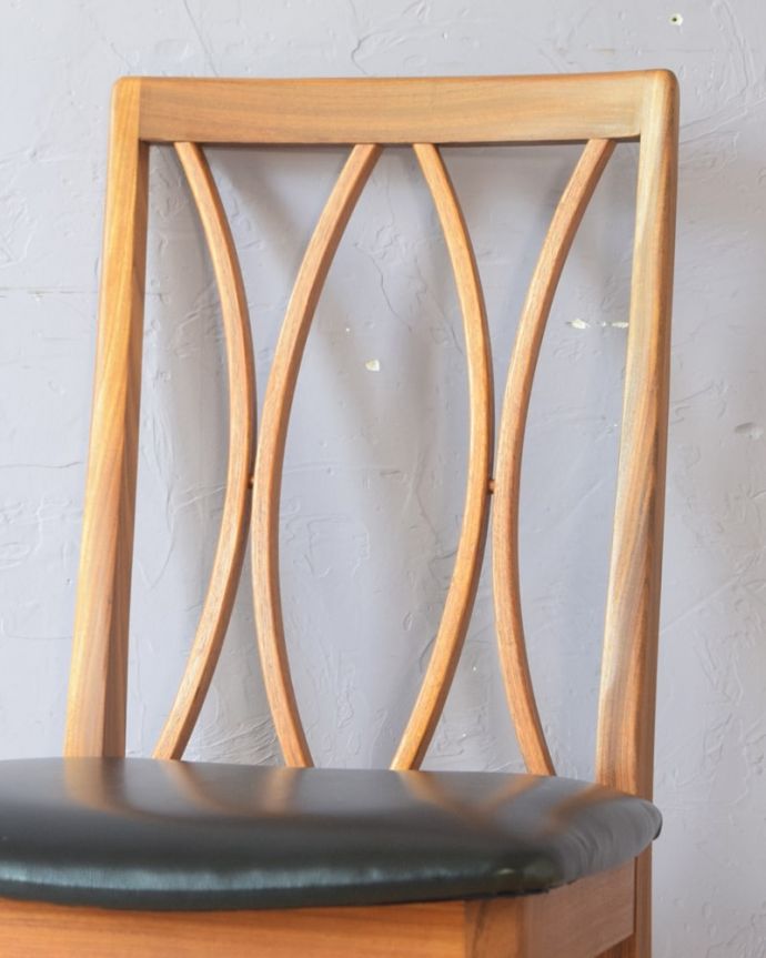 ダイニングチェア　アンティークチェア・椅子　G-planダイニングチェア　後からキュッと支えてくれる背もたれシンプルでスッキリとまとめられたヴィンテージチェア。(x-512-c)