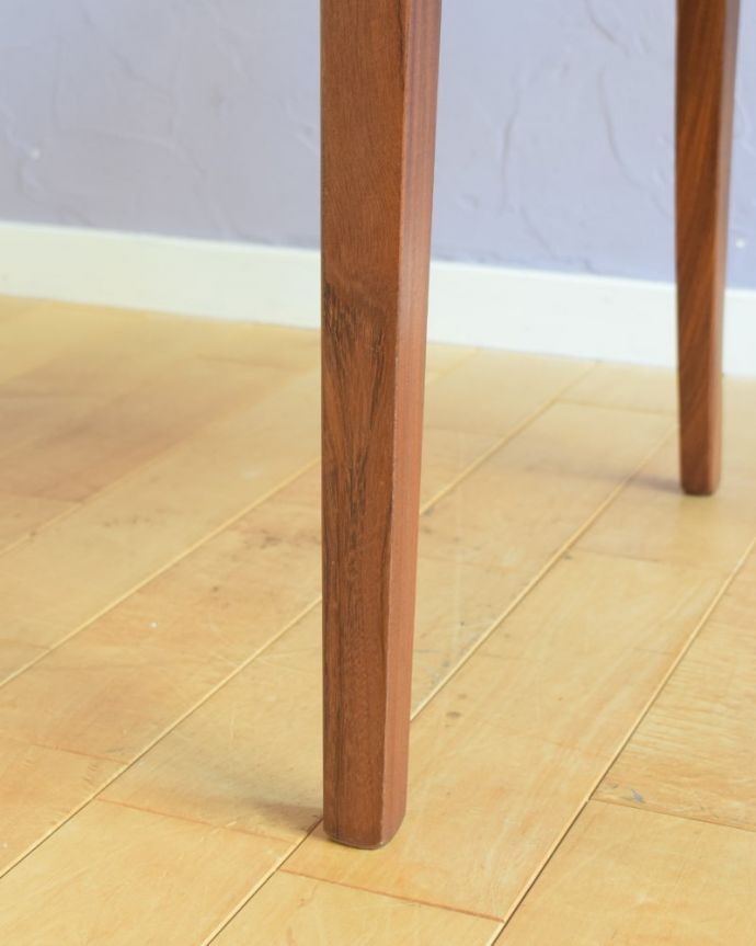 アンティークチェアの脚