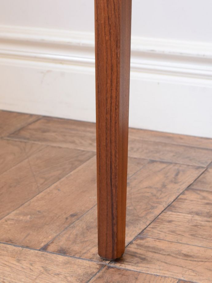 G-PLANの椅子の脚