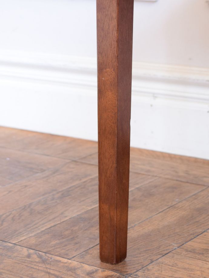 G-PLANの椅子の足