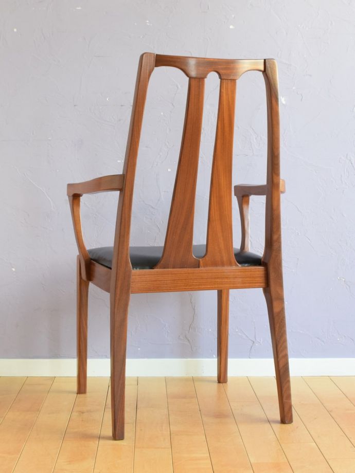 ビンテージチェアの後ろ姿