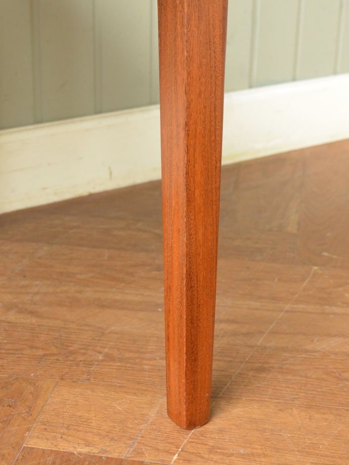 G-PLANの椅子の足