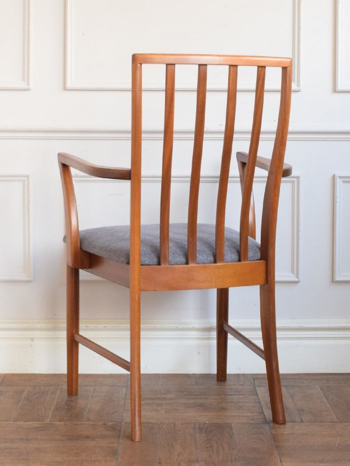 ビンテージチェアの後ろ姿