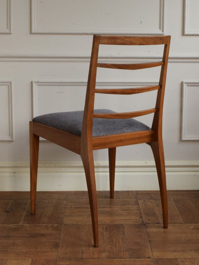 ビンテージチェアの後ろ姿