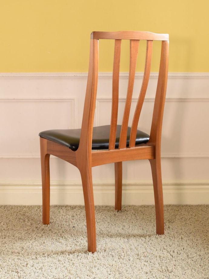 ビンテージチェアの後ろ姿