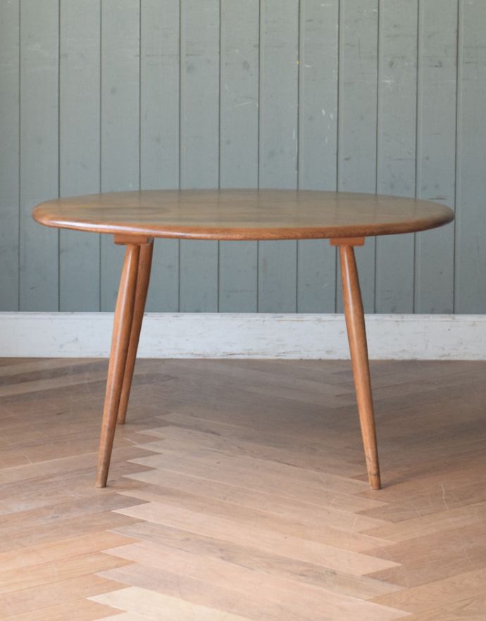 アーコールの家具　アンティーク家具　北欧インテリアの人気ブランド、アーコールのアンティークテーブル。クルッと回転。(x-530-f-1)