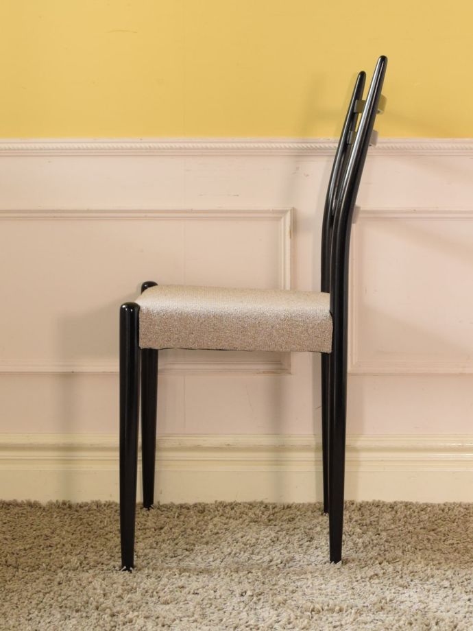 G-planの椅子の側面