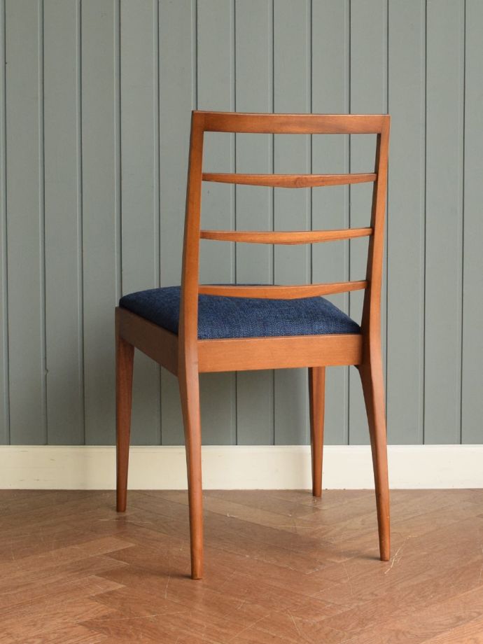 ビンテージチェアの後ろ姿