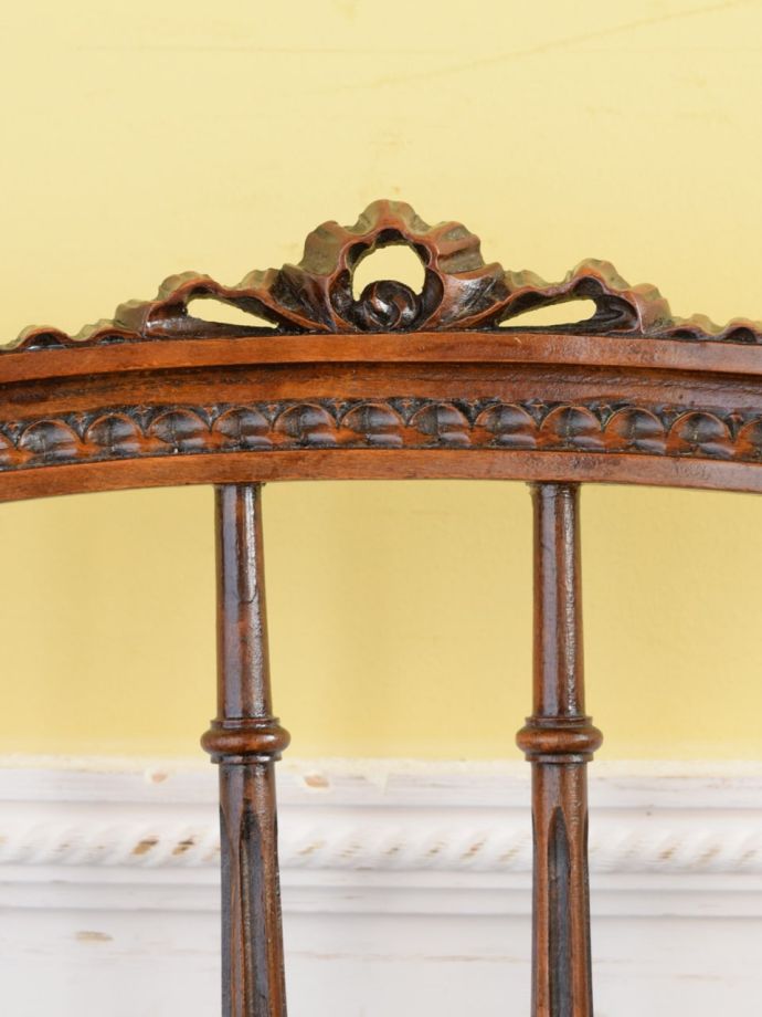 ナポレオンチェアの装飾