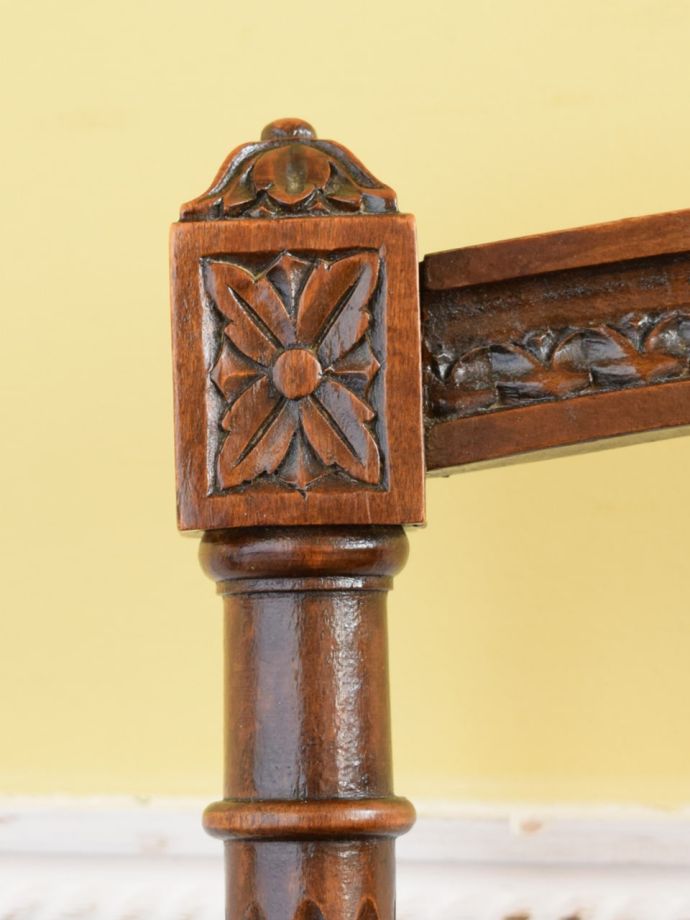 アンティークらしい彫