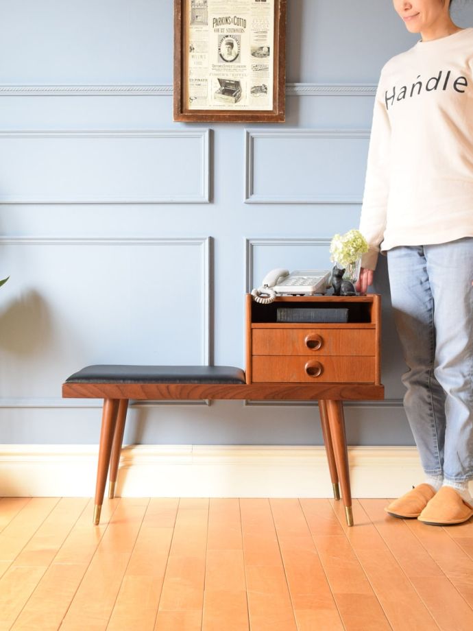 英国アンティークのテレフォンベンチ