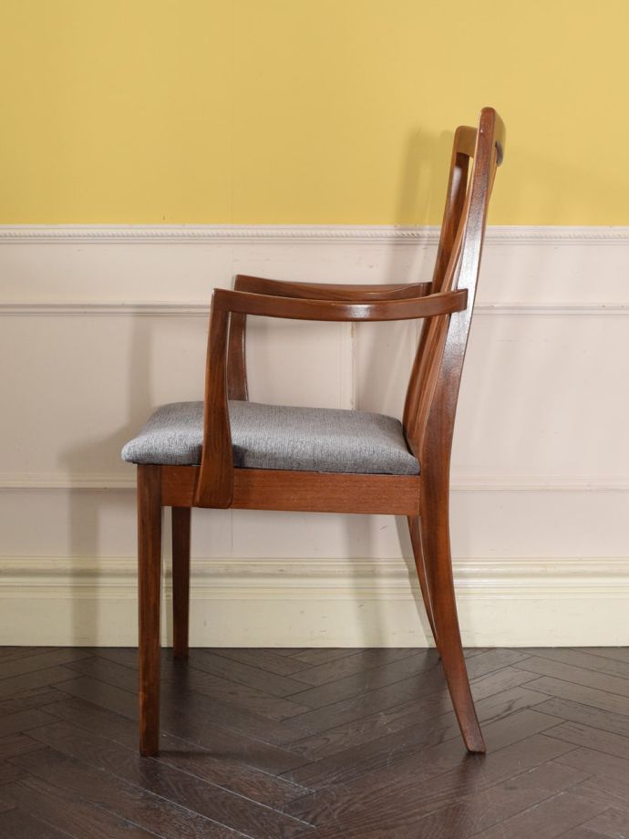 G-planの椅子の側面