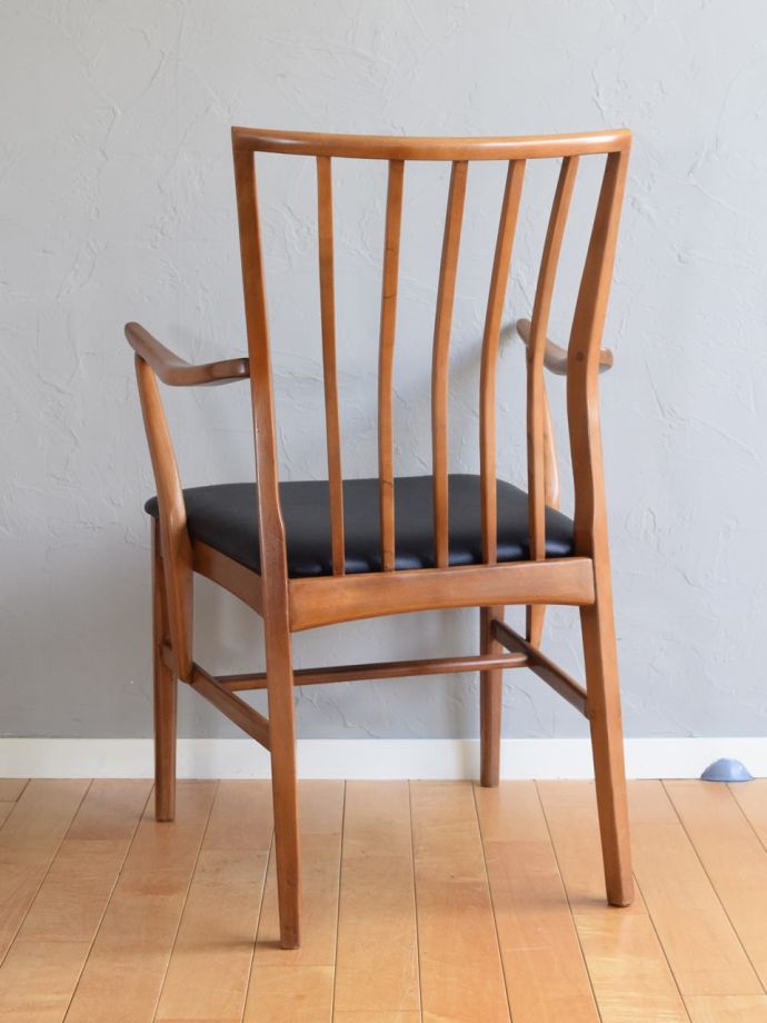 ビンテージチェアの後ろ姿