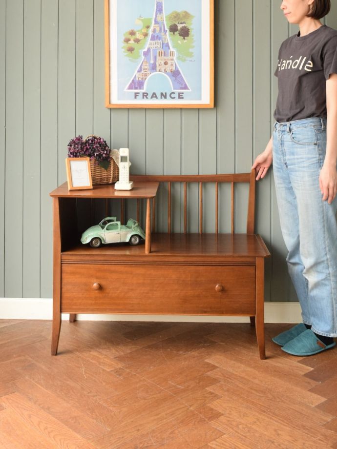 英国アンティークのテレフォンベンチ