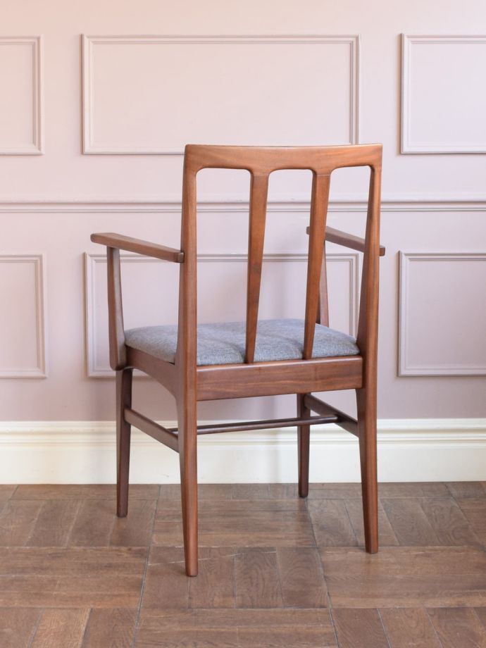 ビンテージチェアの後ろ姿