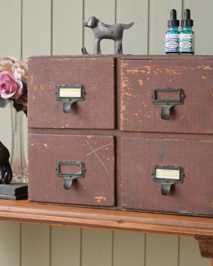 めずらしい家具　アンティーク家具　イギリスの小さなアンティーク家具、どこにでも置ける小さなチェスト　(x-575-z)