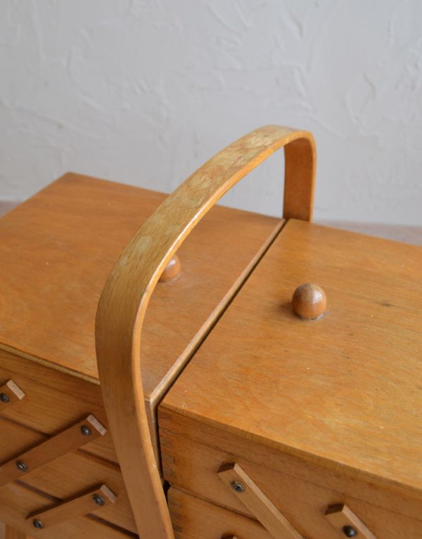 裁縫箱として使われていた木製のアンティークソーイングボックス(x-648