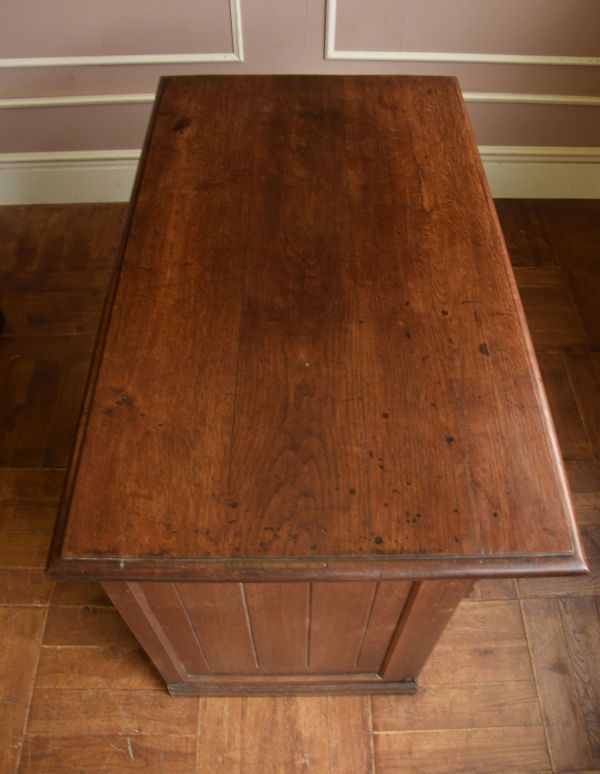 アンティークのキャビネット アンティーク家具 フランスのアンティーク家具、お洒落な木製のショップカウンター(レジ台)。天板もキレイに仕上げました。(x-653-f)