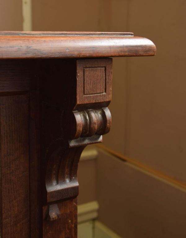 アンティークのキャビネット アンティーク家具 フランスのアンティーク家具、お洒落な木製のショップカウンター(レジ台)。年月を経た風合いがあります。(x-653-f)