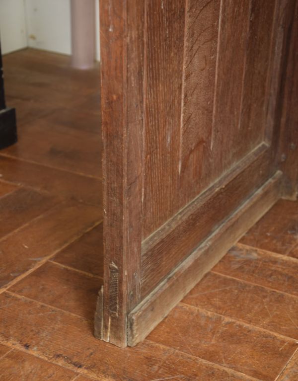 アンティークのキャビネット アンティーク家具 フランスのアンティーク家具、お洒落な木製のショップカウンター(レジ台)。専門の職人によってお直ししていますが、アンティークは新品ではありません。(x-653-f)