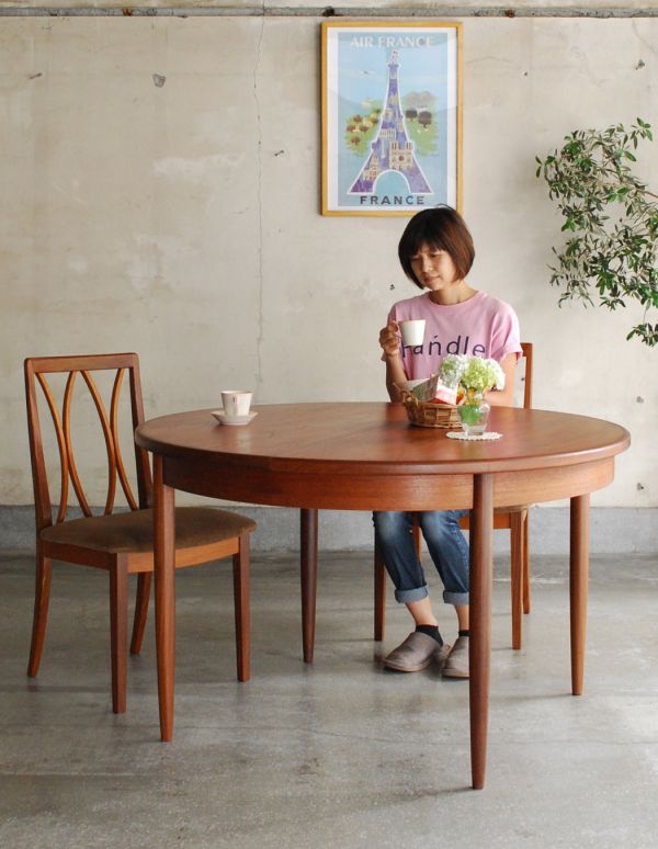 G-PLAN(Gプラン)　アンティーク家具　北欧テイストのヴィンテージ家具、フレスコシリーズのダイニングテーブル（G-plan）。【 全体 】直径122×高さ73.5cm（↑写真の状態）。(x-655-f)