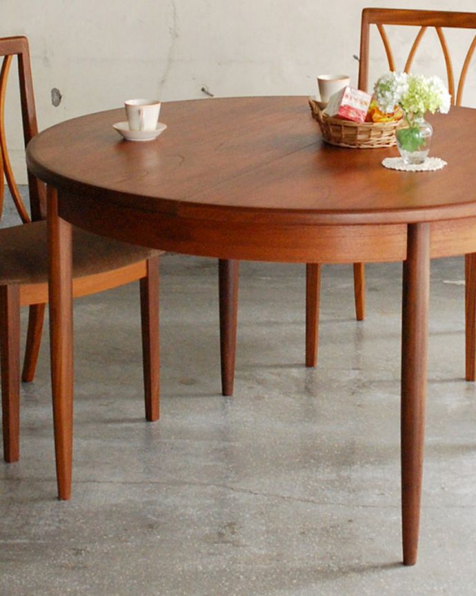 G-PLAN(Gプラン)　アンティーク家具　北欧テイストのヴィンテージ家具、フレスコシリーズのダイニングテーブル（G-plan）。スマートなカッコよさが魅力シンプルなデザインだから、どんなインテリアにも似合っちゃう所が人気のヒミツ。(x-655-f)