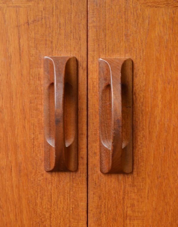 G-PLAN(Gプラン)　アンティーク家具　G-PLANシエラシリーズのサイドボード、北欧スタイルのヴィンテージ家具 。シンプルでカッコいい取っ手も北欧家具っぽいデザインが素敵。(x-657-f)