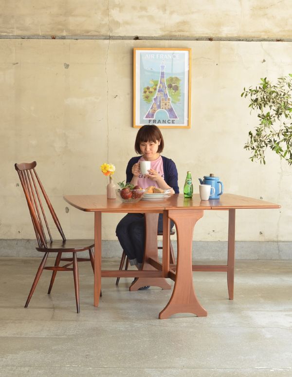 G-PLAN(Gプラン)　アンティーク家具　G-PLANのヴィンテージ家具、サイズが変えられるドロップリーフテーブル（伸張式）。自由に大きさを変えて楽しめる伸張式のダイニングテーブル。(x-662-f)