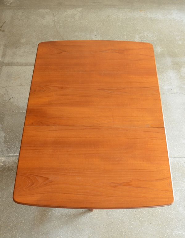 G-PLAN(Gプラン)　アンティーク家具　G-PLANのヴィンテージ家具、サイズが変えられるドロップリーフテーブル（伸張式）。天板です。(x-662-f)